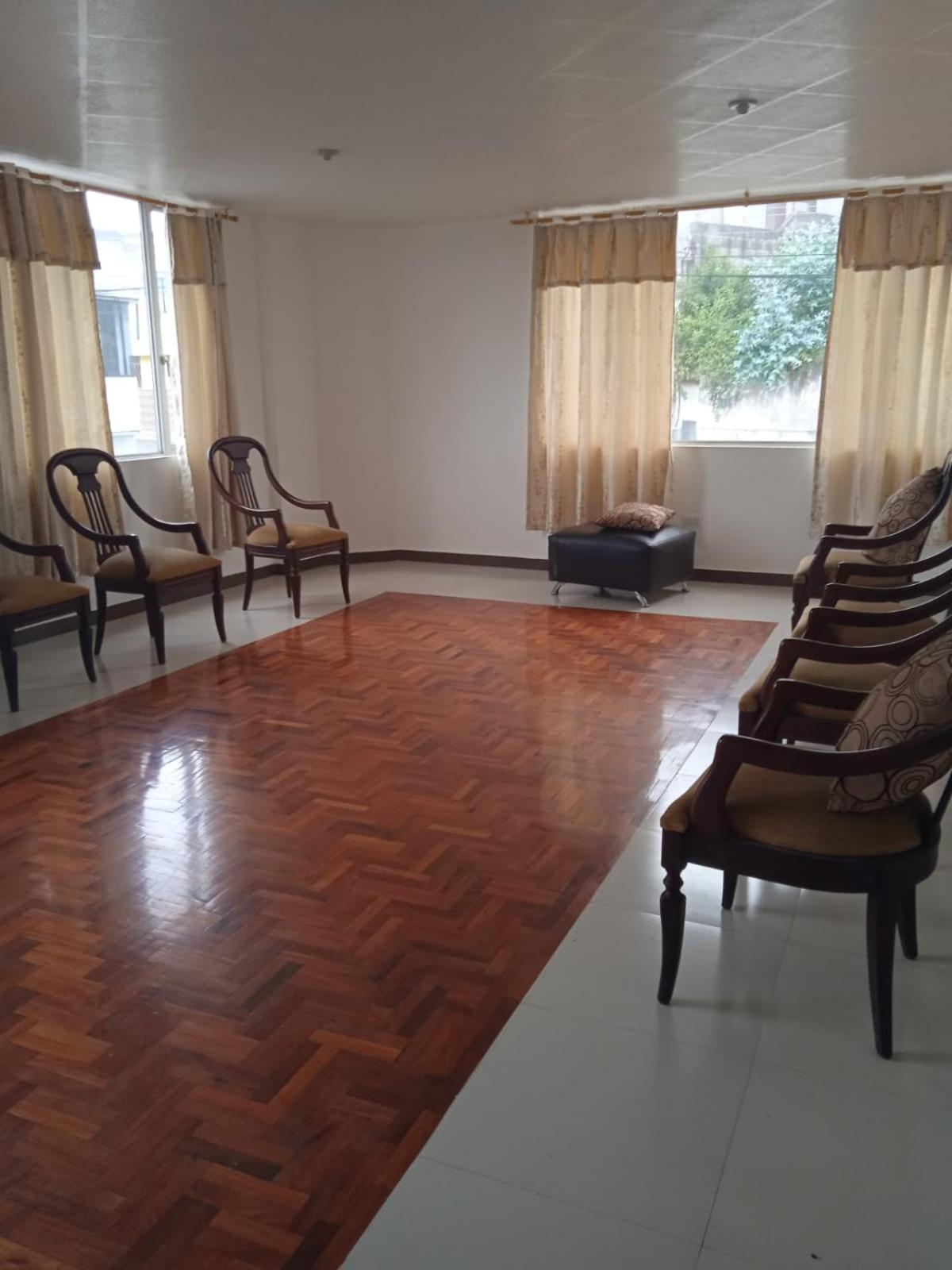 Departamento grande 4 dormitorios, 3 baños con garage gratuito