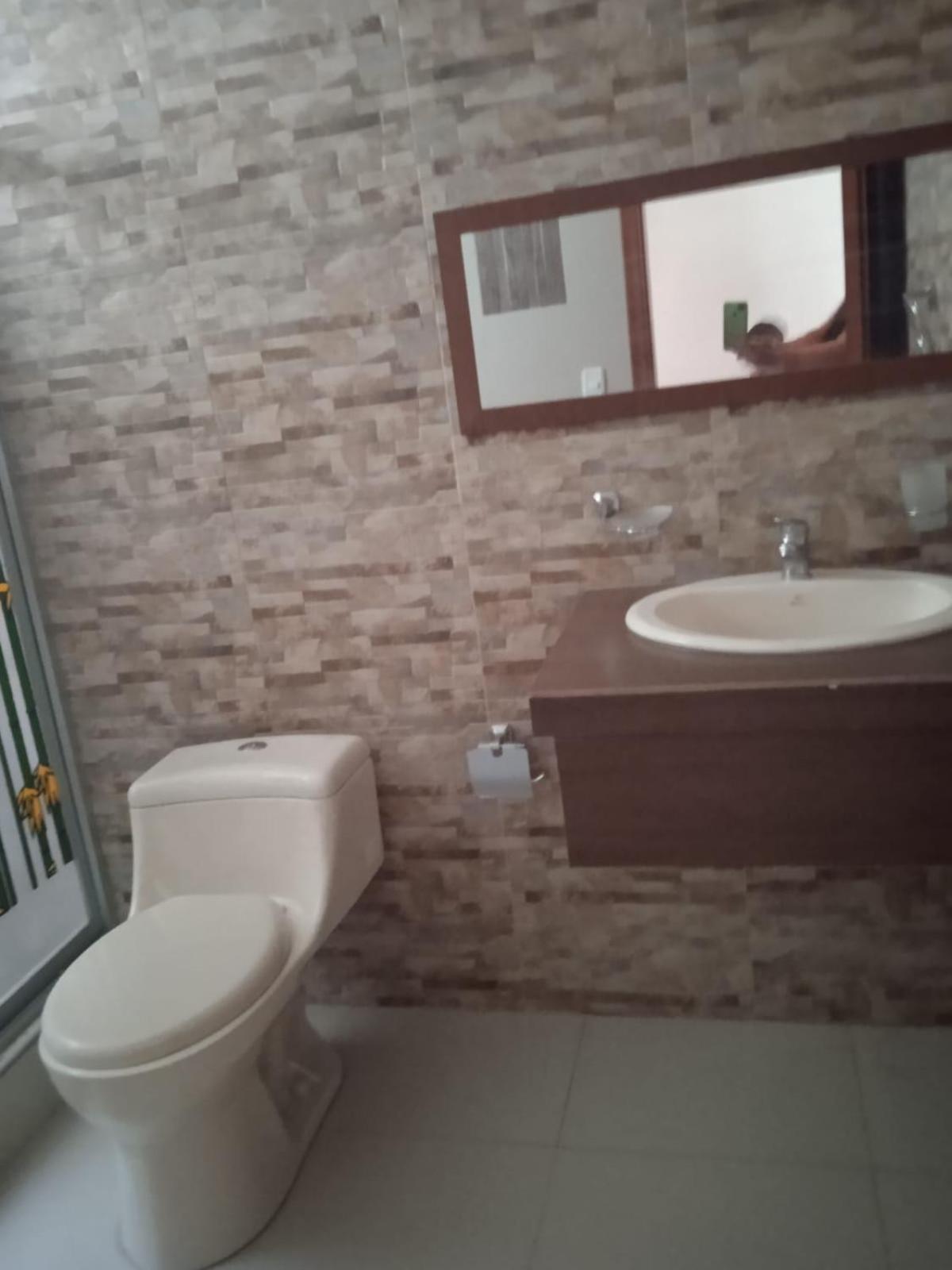 Departamento grande 4 dormitorios, 3 baños con garage gratuito