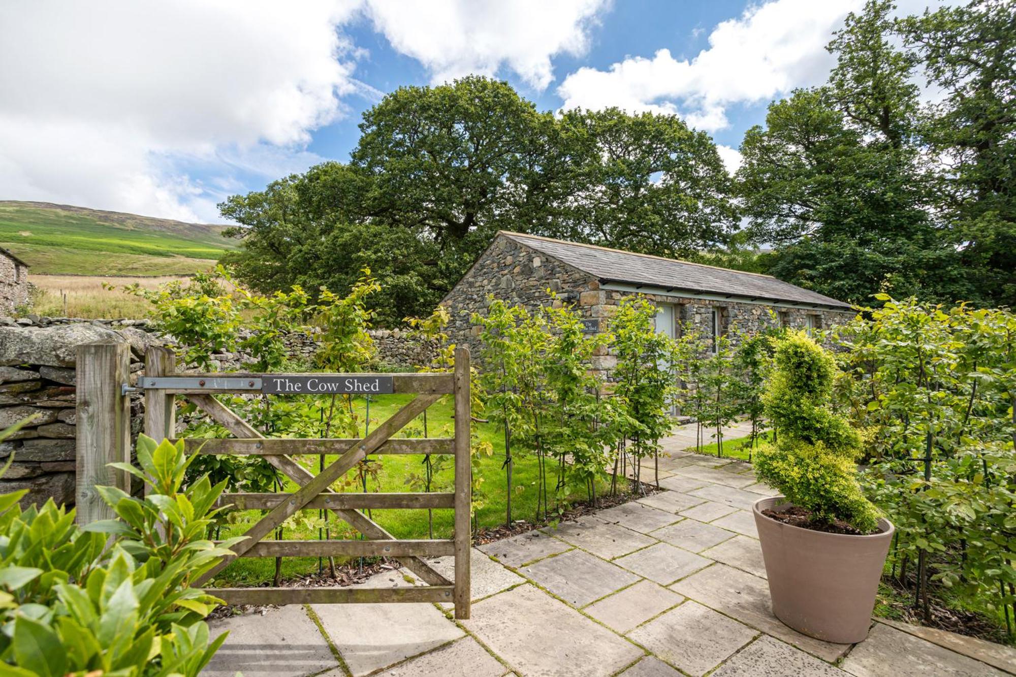 The Cow Shed - with hot tub view 3