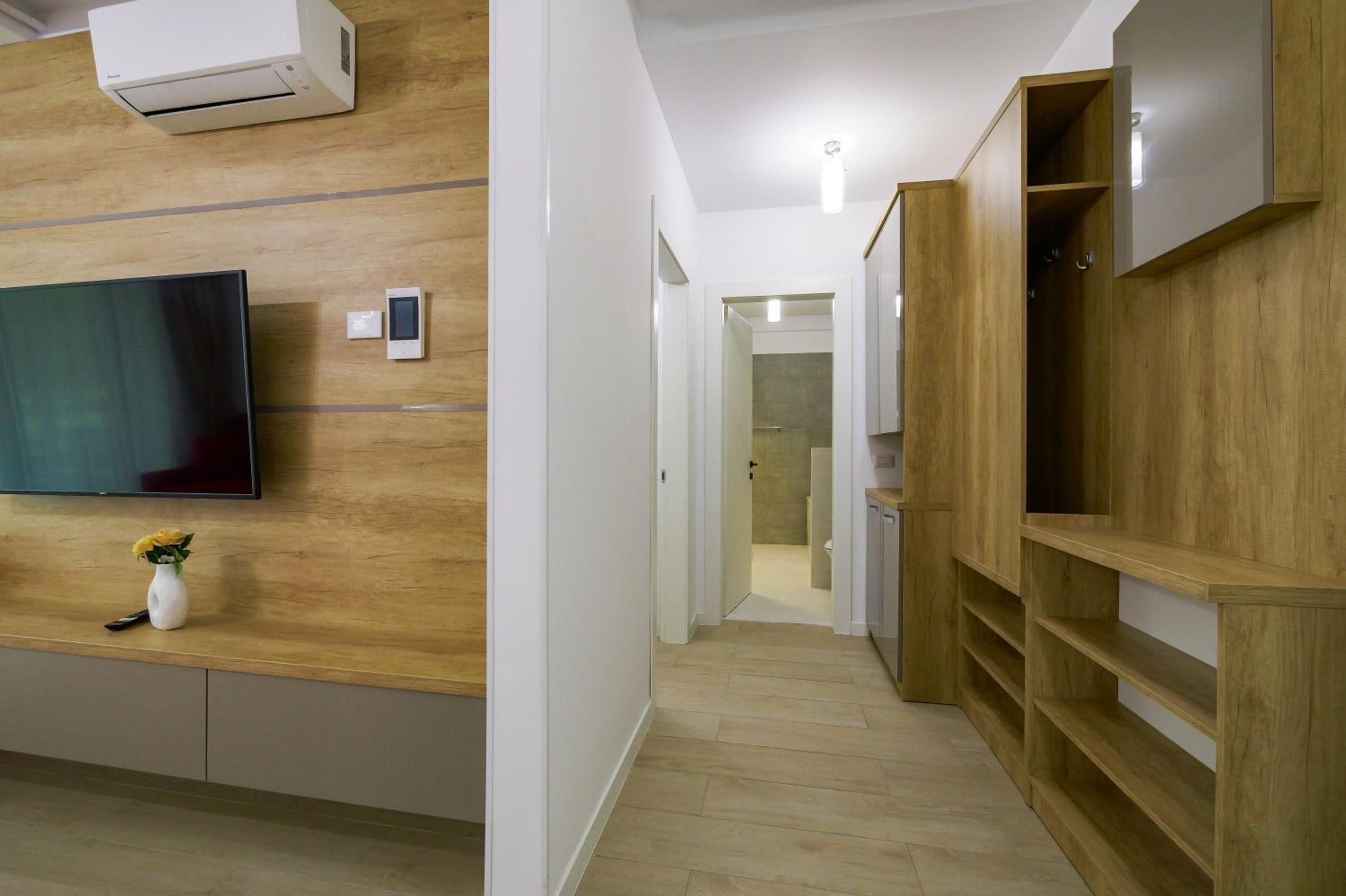 Red Luxury Apartment Lake On view 2