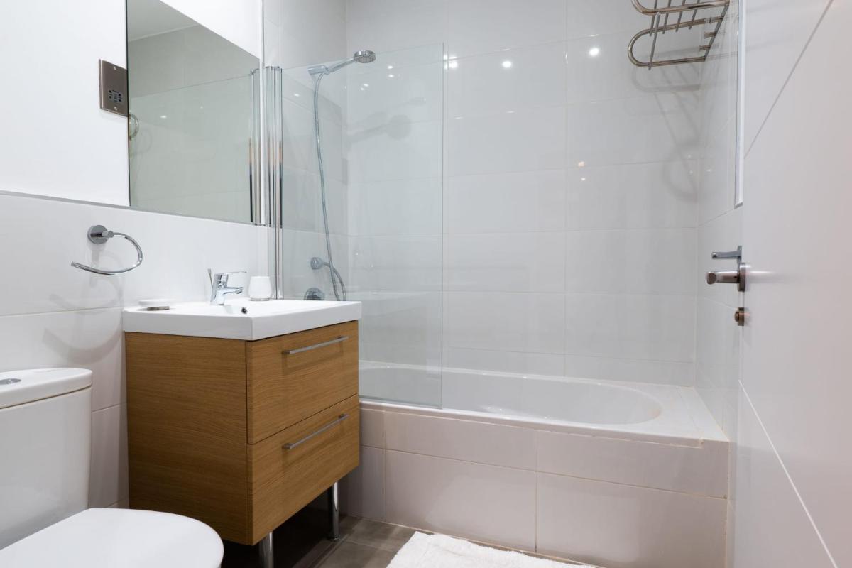 DOWNTOWN Suite-Hosted by Sweetstay view 4