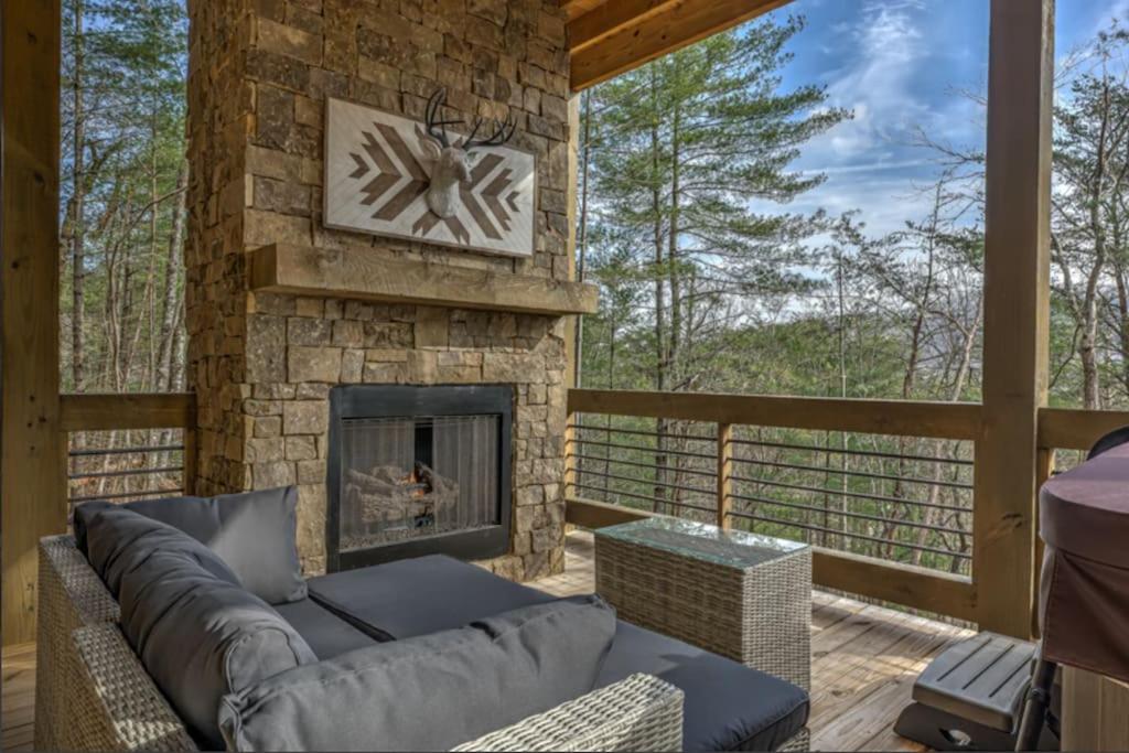 Secluded Luxury Lodge Near Downtown Blue Ridge - Great Views view 2