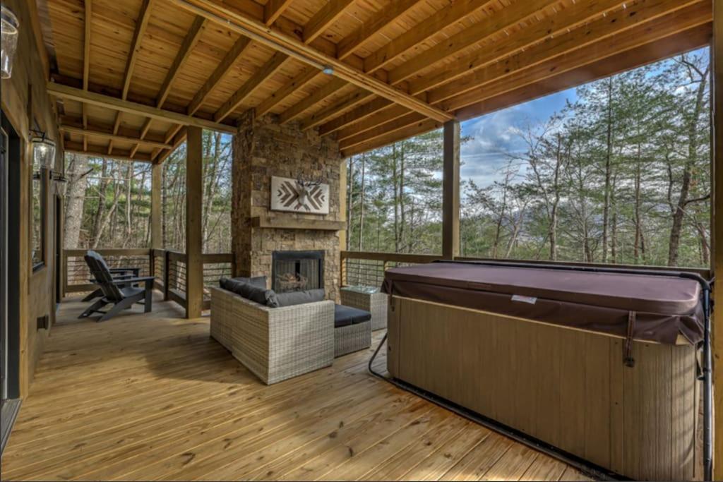 Secluded Luxury Lodge Near Downtown Blue Ridge - Great Views view 4