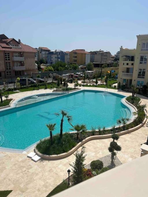 Sunny apartment in Bellicity complex