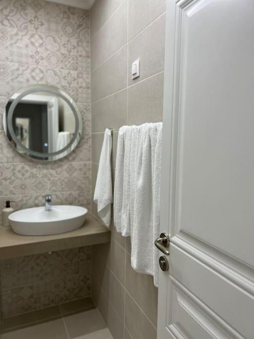 Sunny apartment in Bellicity complex