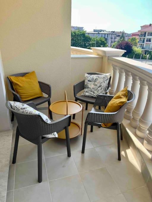 Sunny apartment in Bellicity complex