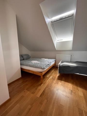 Vila v Brdech s bazénem, infra saunou a vybavením