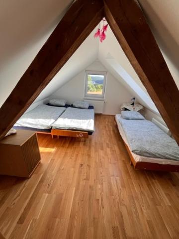 Vila v Brdech s bazénem, infra saunou a vybavením