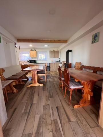 Vila v Brdech s bazénem, infra saunou a vybavením