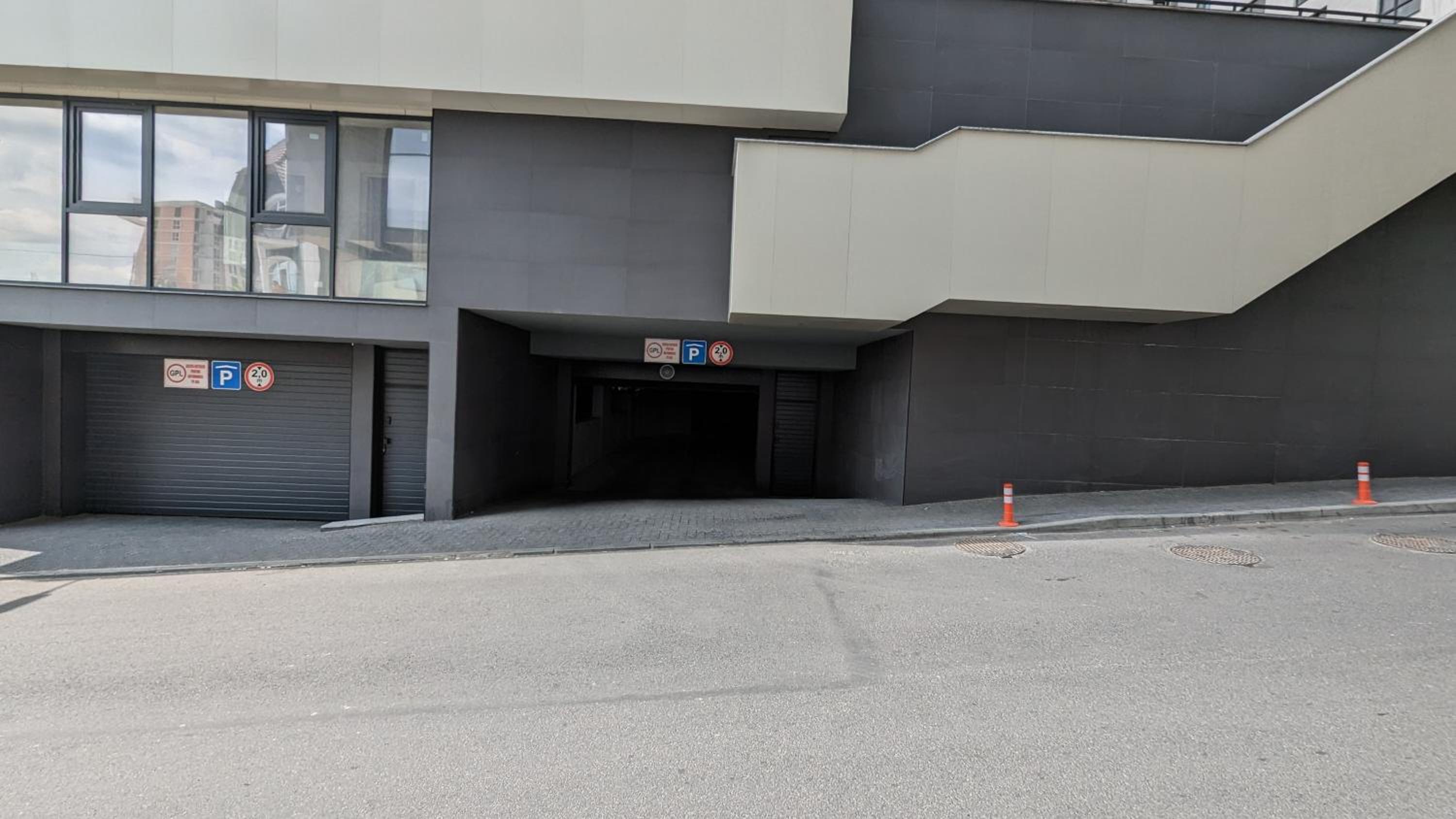 AVENUE APARTMENTS