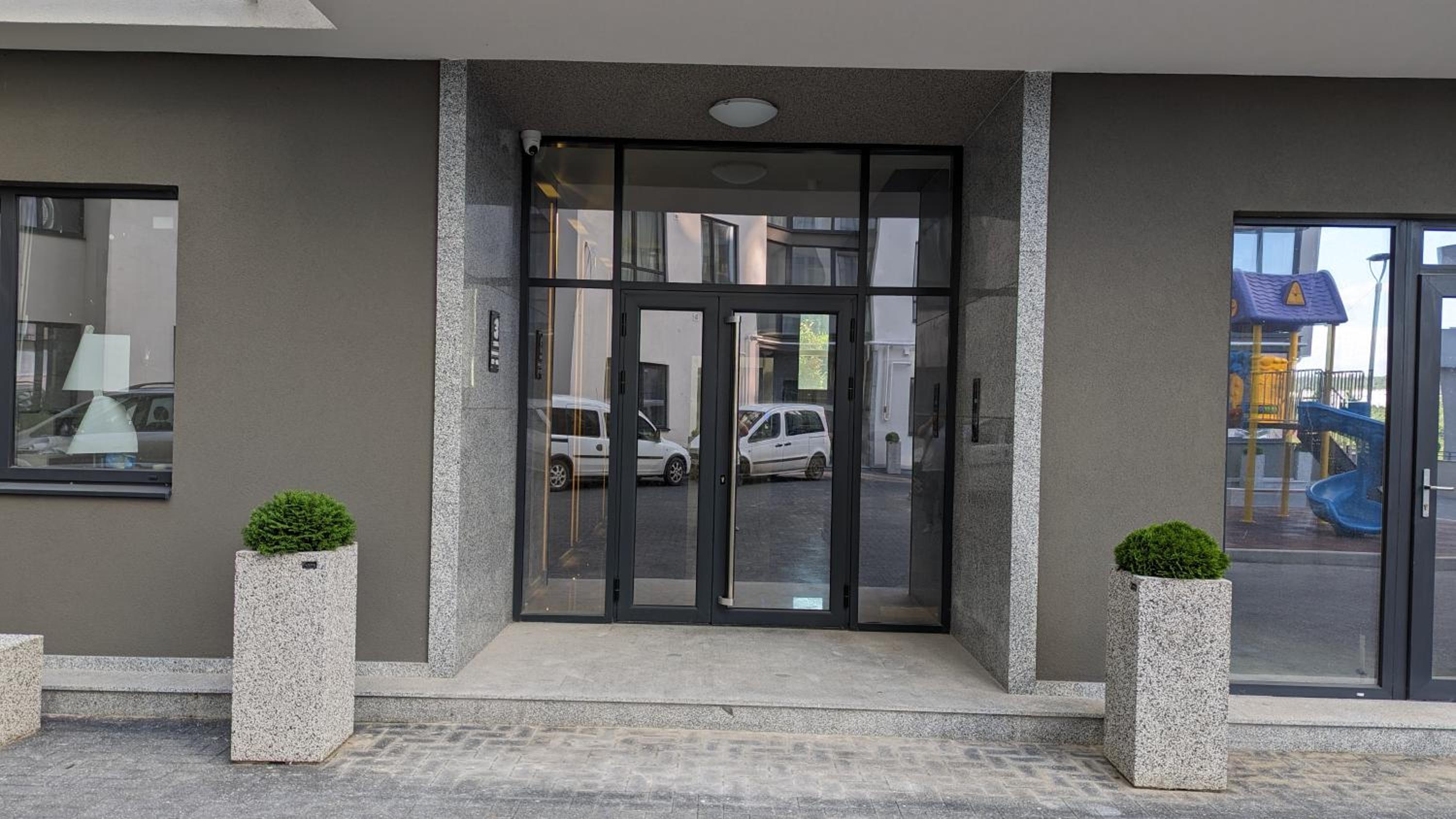 AVENUE APARTMENTS