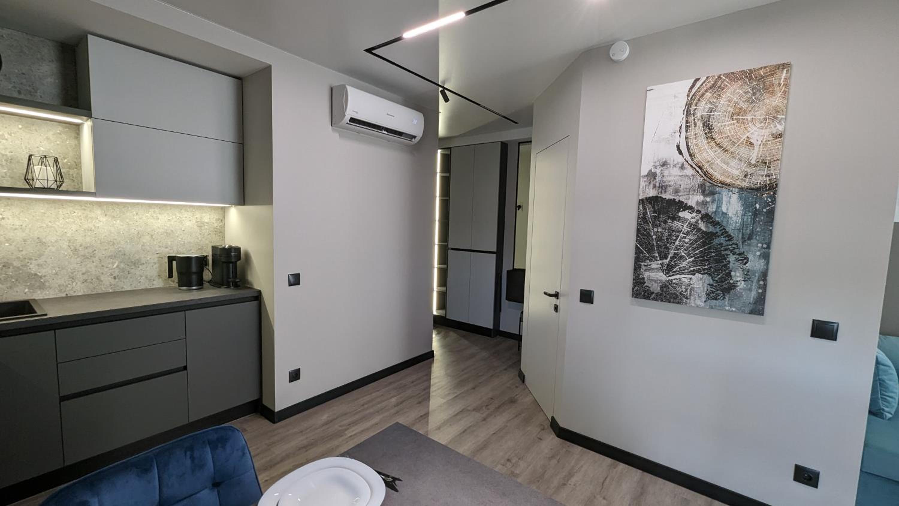 AVENUE APARTMENTS