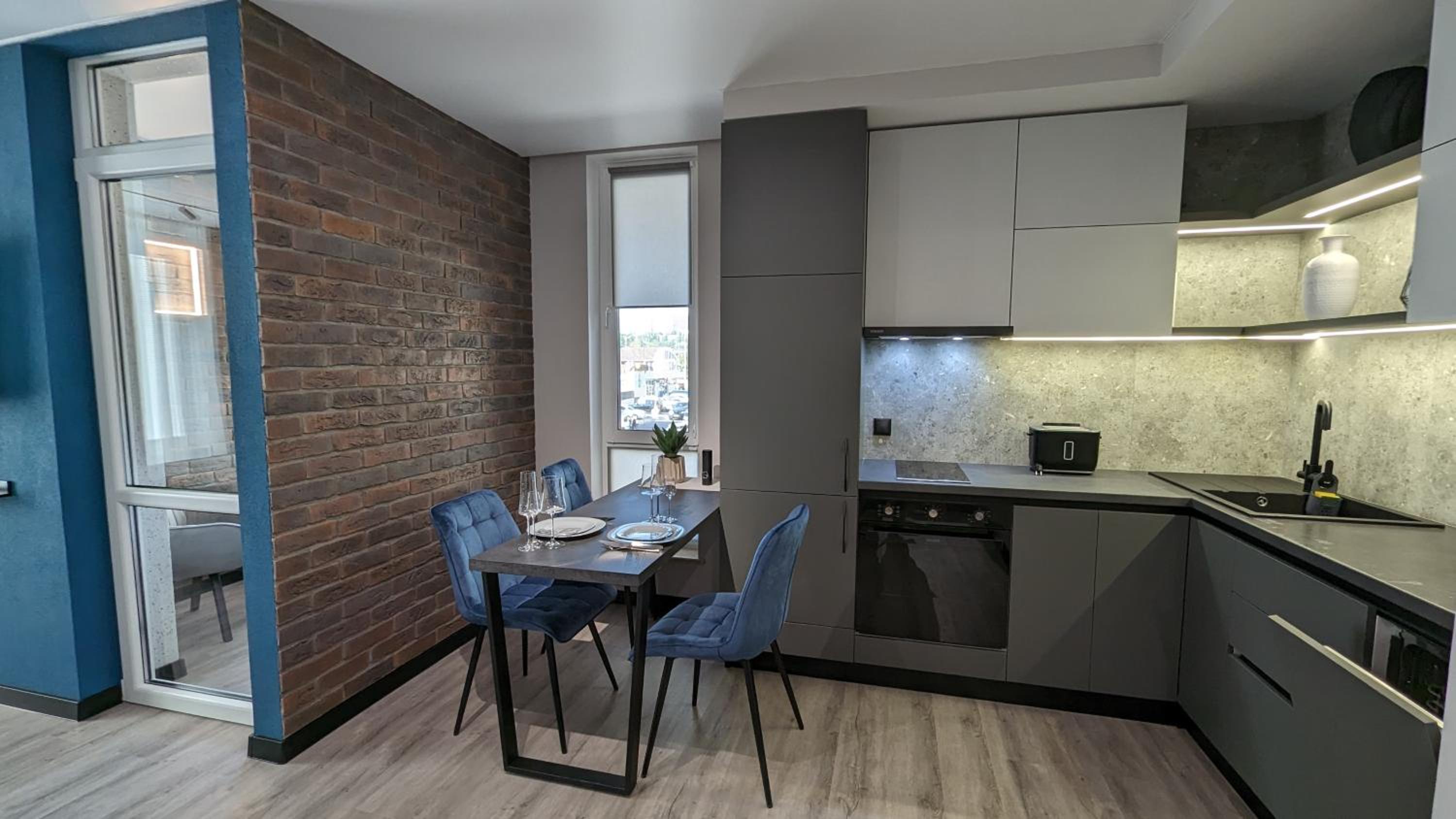 AVENUE APARTMENTS