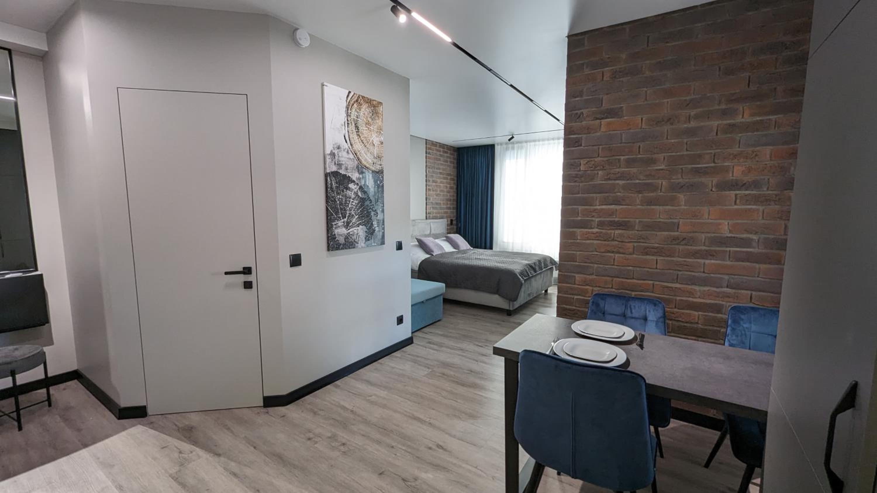 AVENUE APARTMENTS