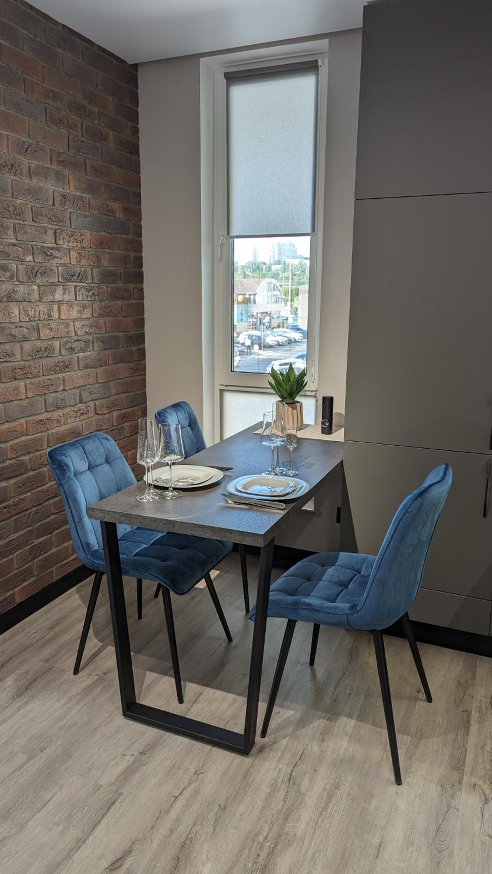 AVENUE APARTMENTS