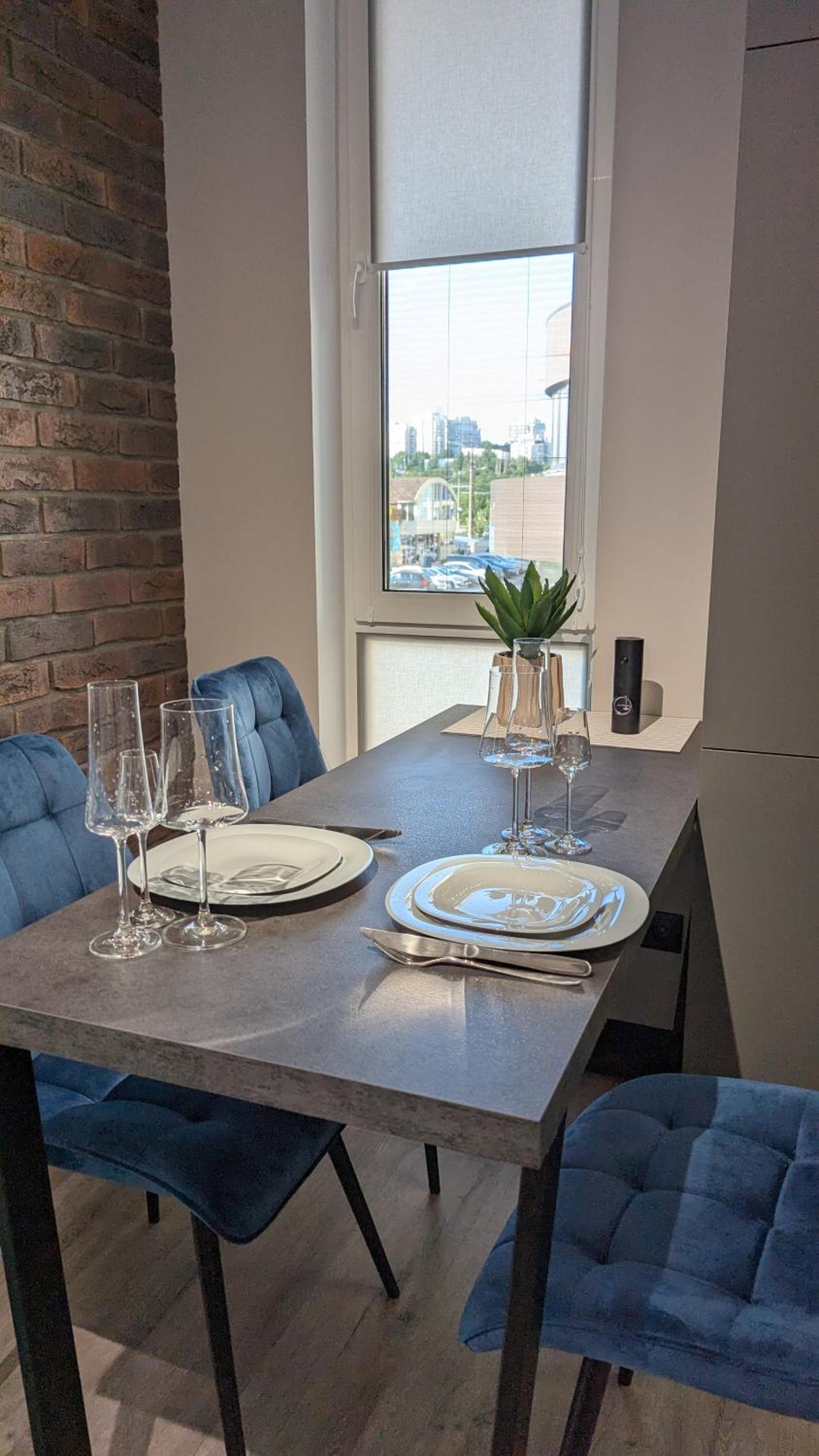 AVENUE APARTMENTS