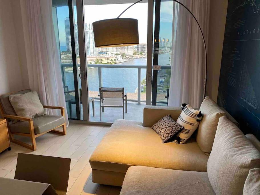 Oceanfront Elegance, Full Kitchen & Miami Beach Charm -1A view 5