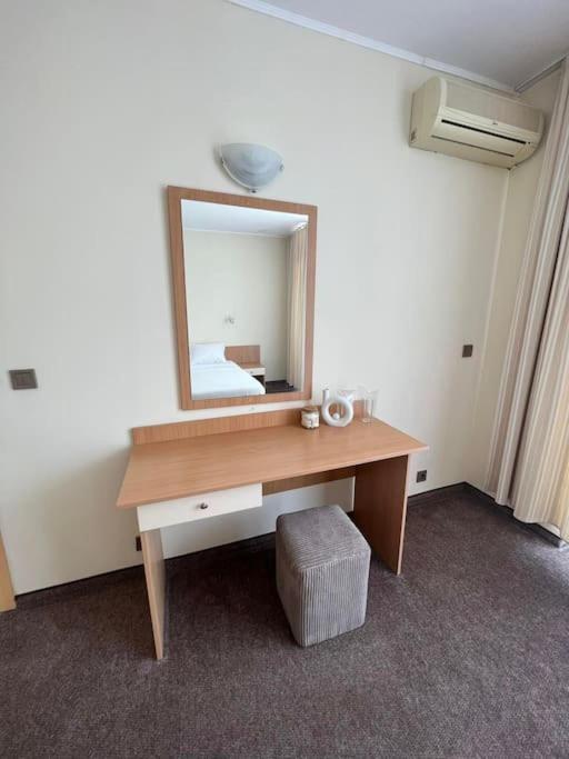 Suzi's Summer Apartment