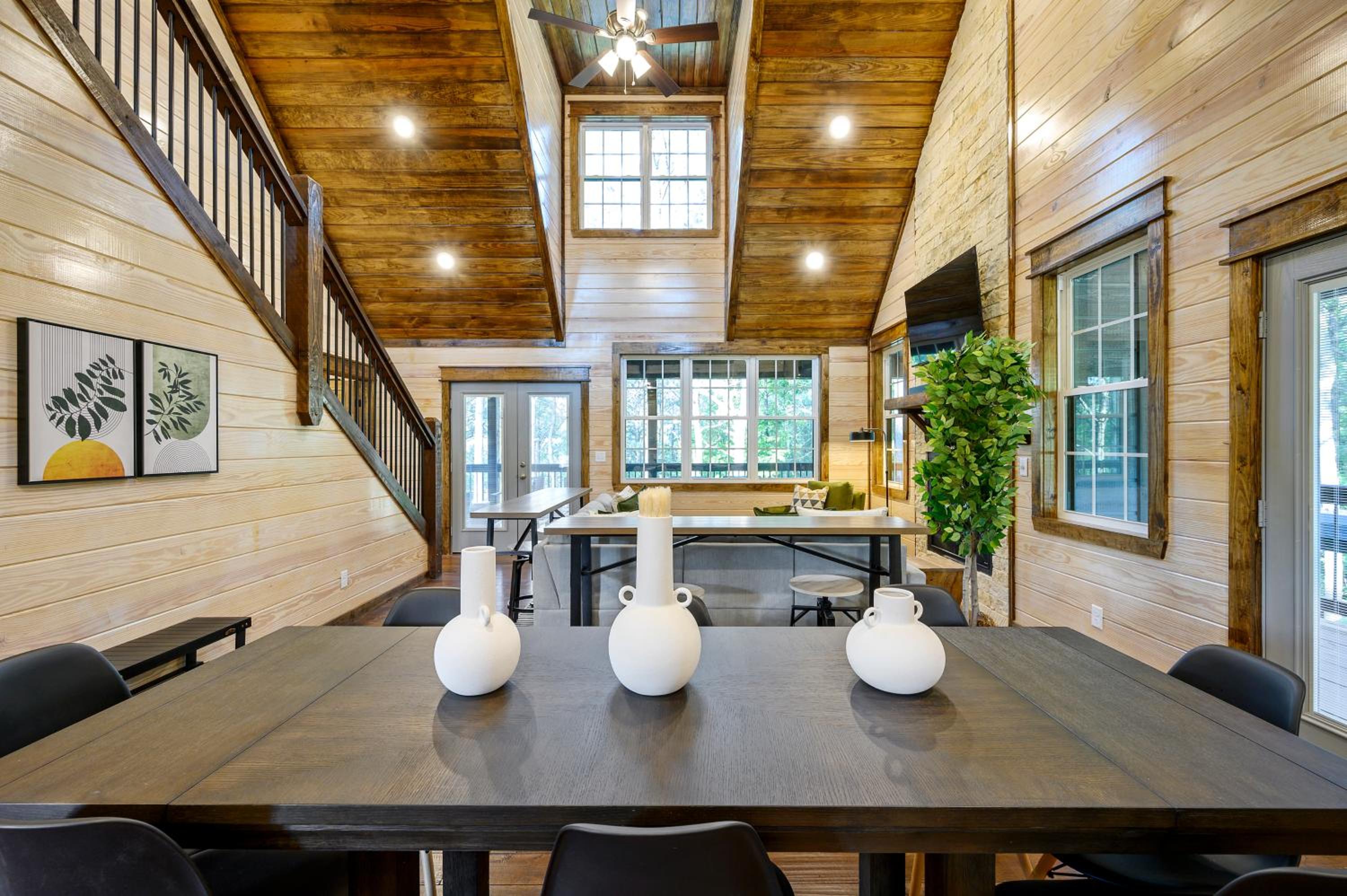 Family-friendly Broken Bow Cabin - Spa, Game Room view 3