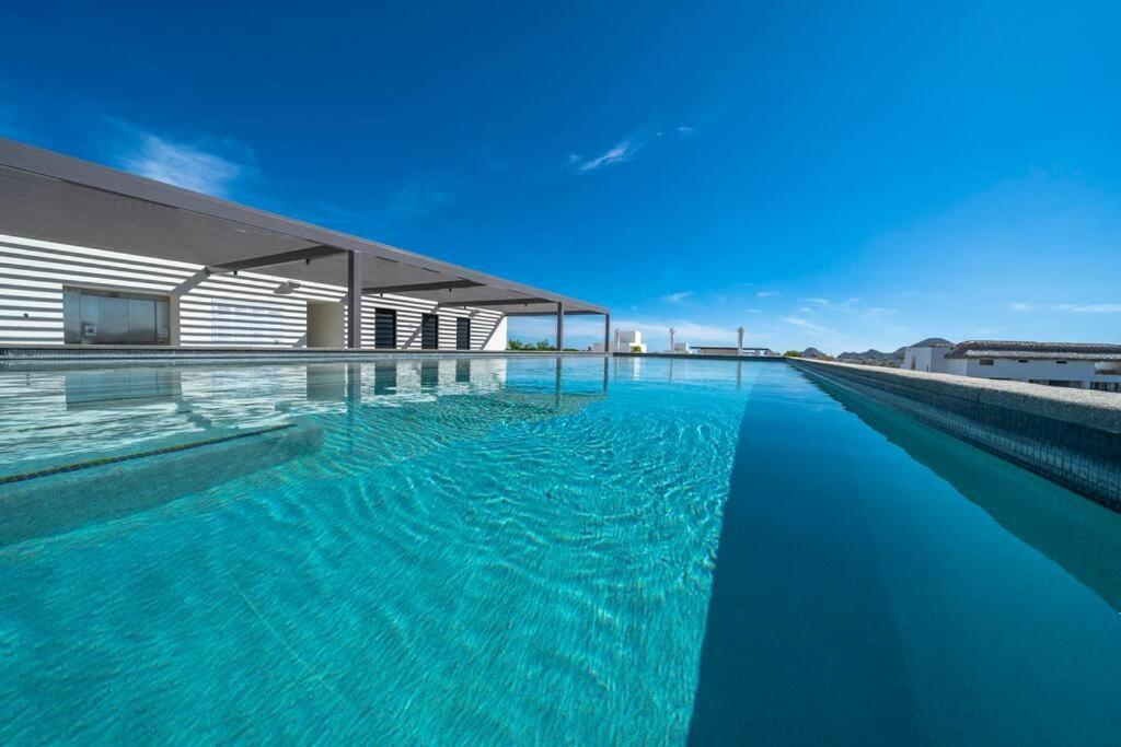 Casa Sueño - Modern, spacious & luxurious brand new condo view 3