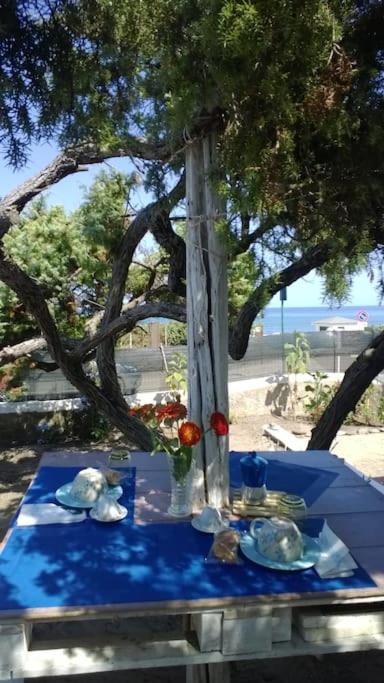 In s'oru de su mare. Sulla spiaggia veranda, giardino, tramonti. Wi-Fi view 5