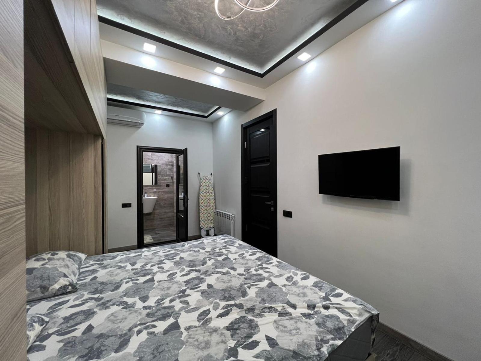 DELUXE Modernly Renovated 2 Bedroom + 2 Bathroom Apt by REPUBLIC SQUARE