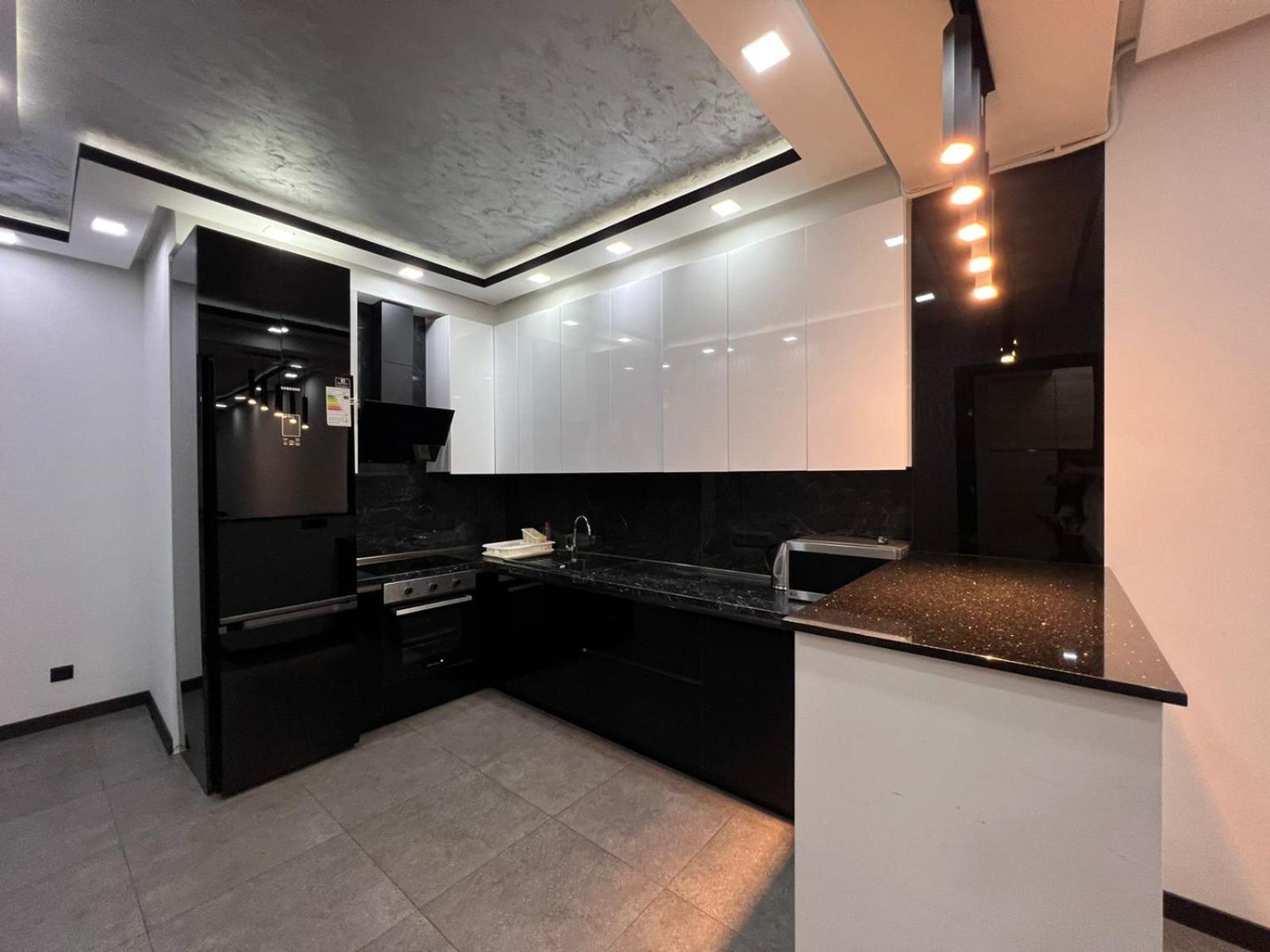 DELUXE Modernly Renovated 2 Bedroom + 2 Bathroom Apt by REPUBLIC SQUARE