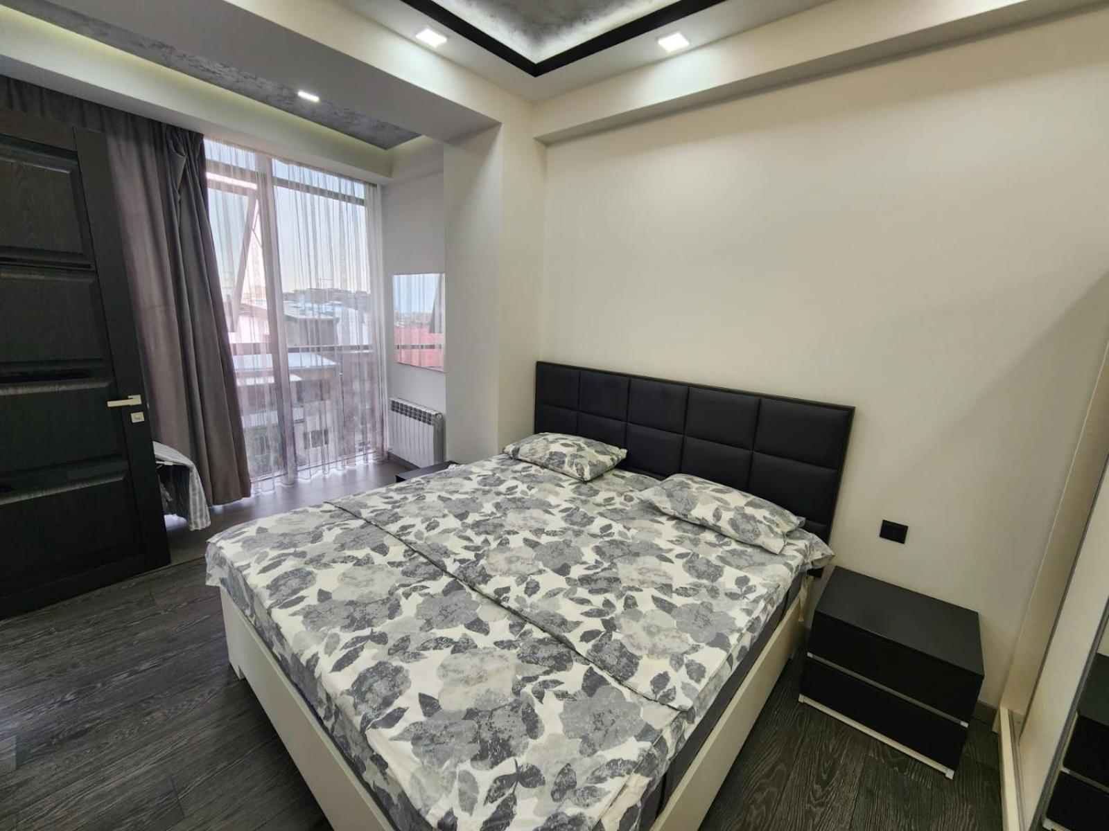 DELUXE Modernly Renovated 2 Bedroom + 2 Bathroom Apt by REPUBLIC SQUARE