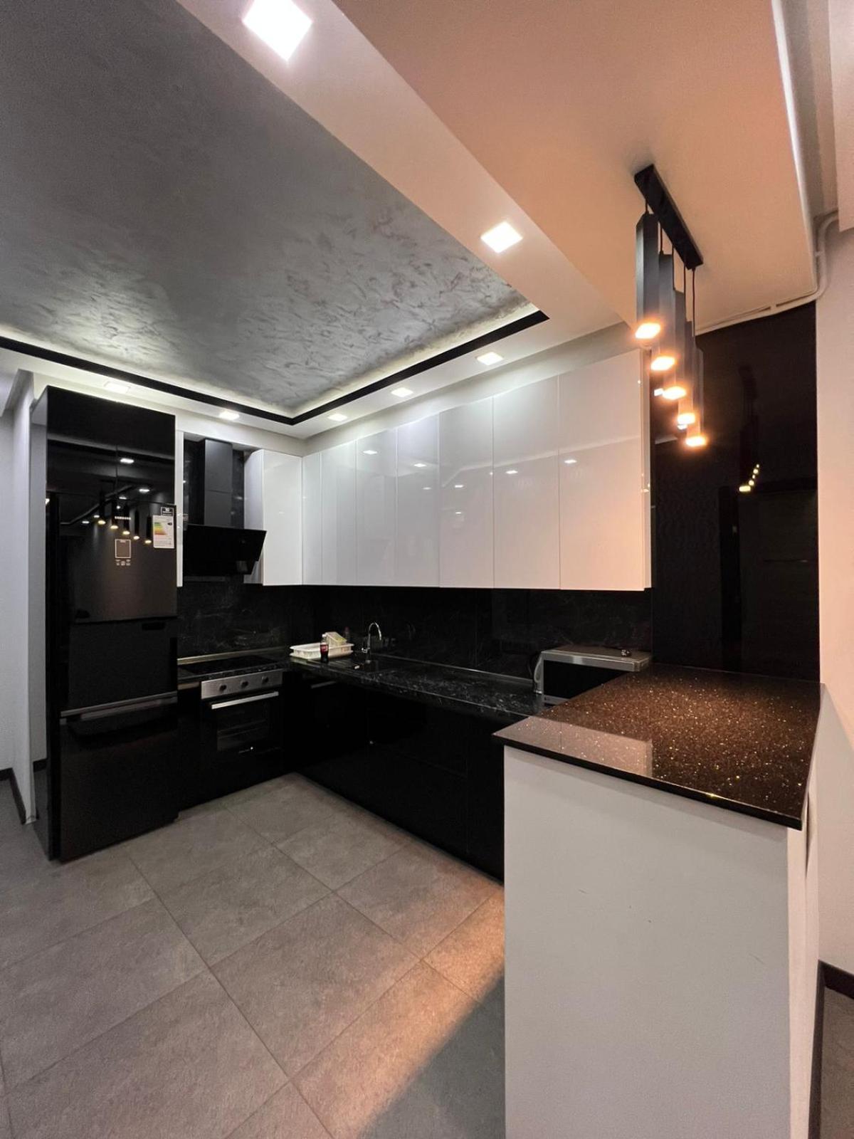 DELUXE Modernly Renovated 2 Bedroom + 2 Bathroom Apt by REPUBLIC SQUARE