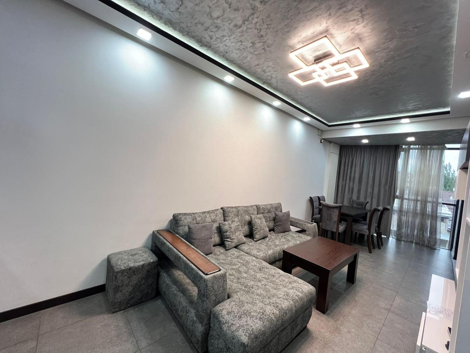 DELUXE Modernly Renovated 2 Bedroom + 2 Bathroom Apt by REPUBLIC SQUARE