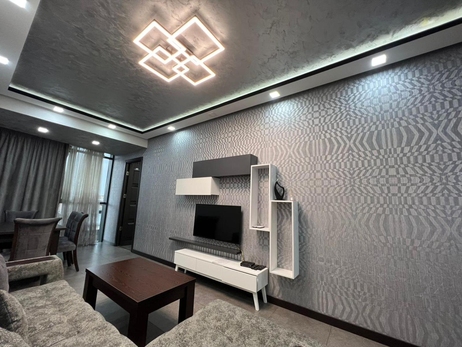 DELUXE Modernly Renovated 2 Bedroom + 2 Bathroom Apt by REPUBLIC SQUARE