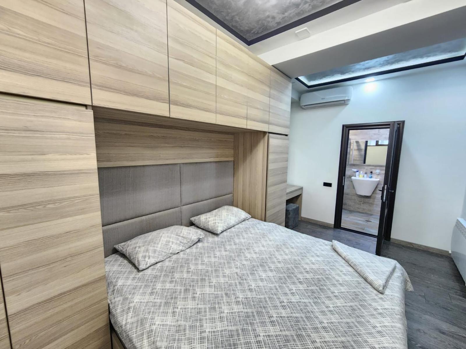 DELUXE Modernly Renovated 2 Bedroom + 2 Bathroom Apt by REPUBLIC SQUARE