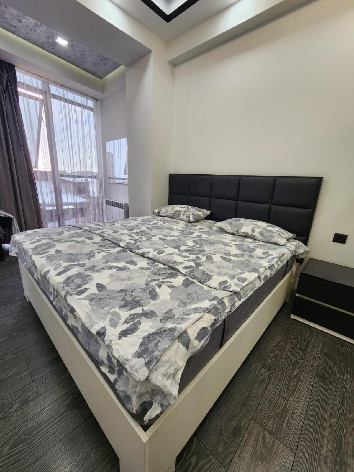 DELUXE Modernly Renovated 2 Bedroom + 2 Bathroom Apt by REPUBLIC SQUARE