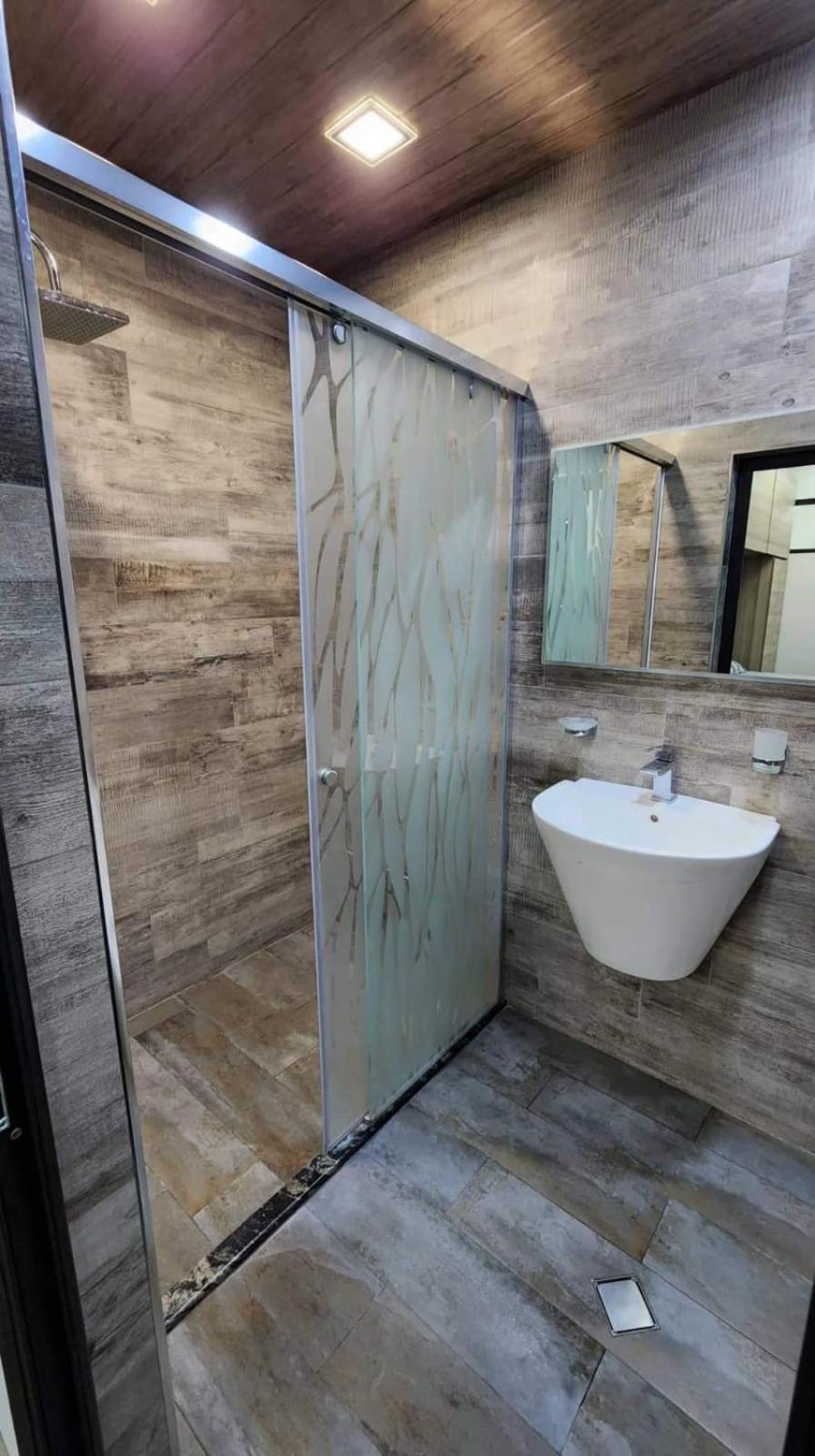 DELUXE Modernly Renovated 2 Bedroom + 2 Bathroom Apt by REPUBLIC SQUARE