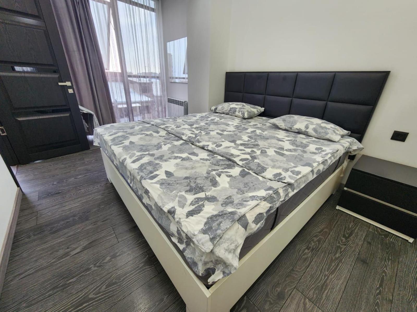 DELUXE Modernly Renovated 2 Bedroom + 2 Bathroom Apt by REPUBLIC SQUARE