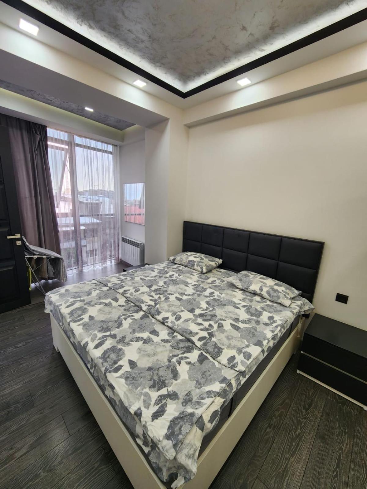 DELUXE Modernly Renovated 2 Bedroom + 2 Bathroom Apt by REPUBLIC SQUARE