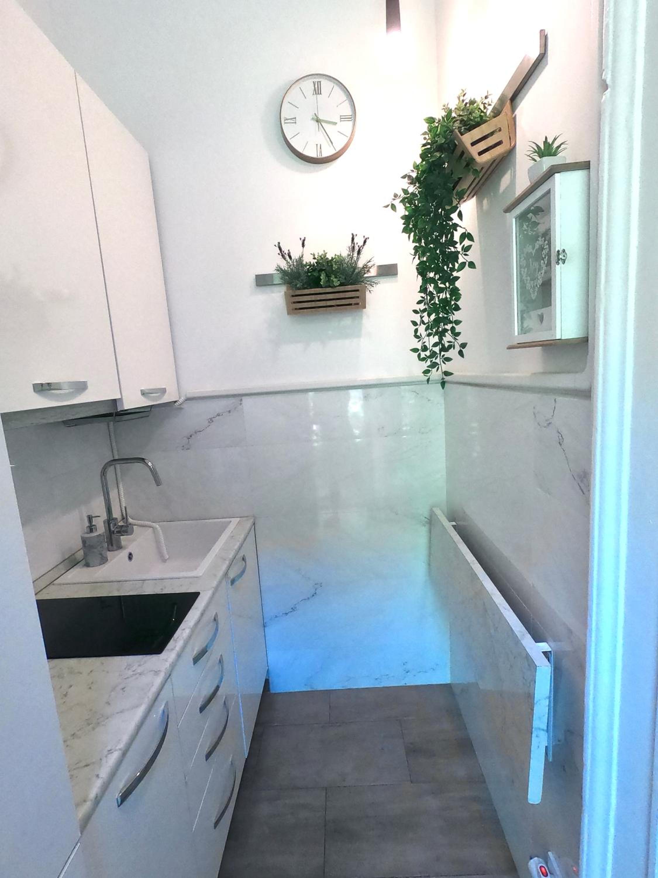 Esther Central Apartman with AC view 4
