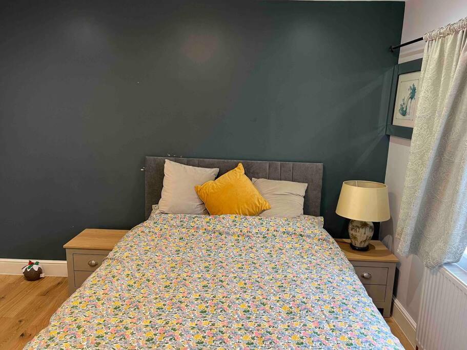 En-suite Double Room - Private Entrance & Free Parking view 3