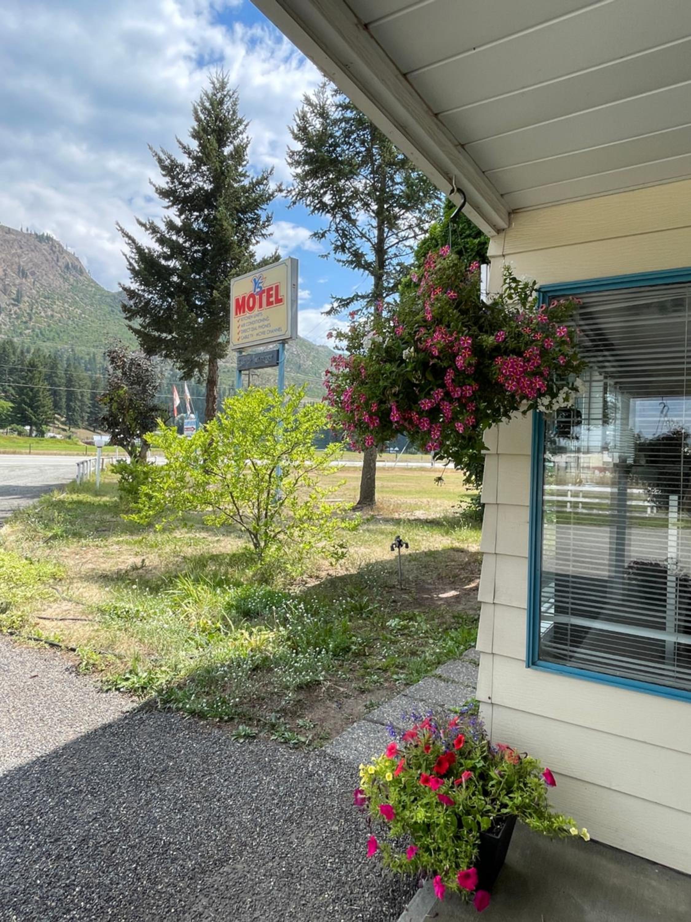 Y-5 Motel view 4