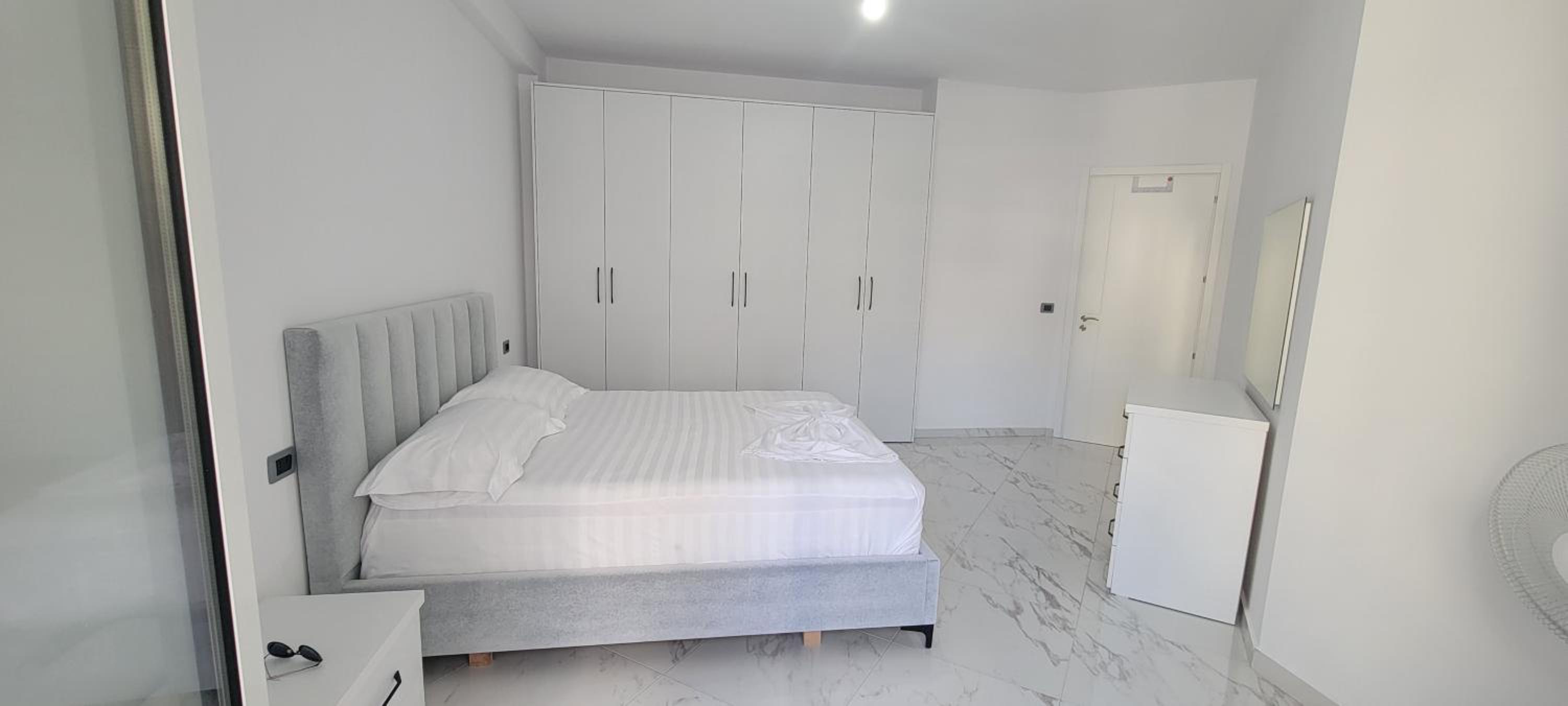 Lightside Apartment