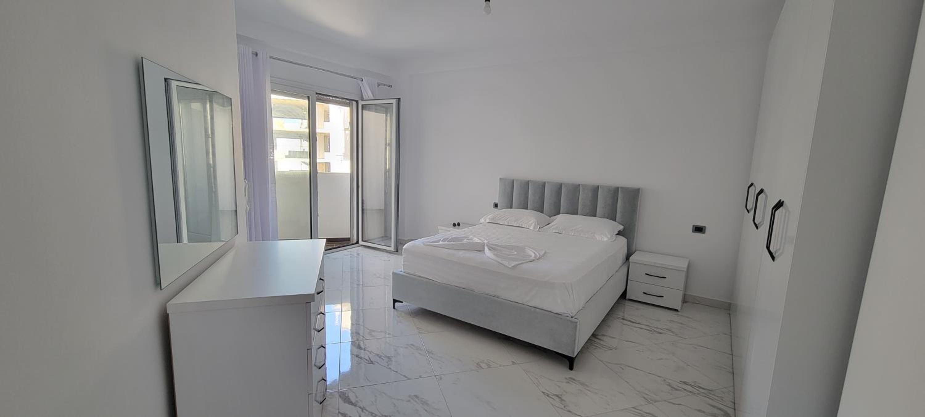 Lightside Apartment