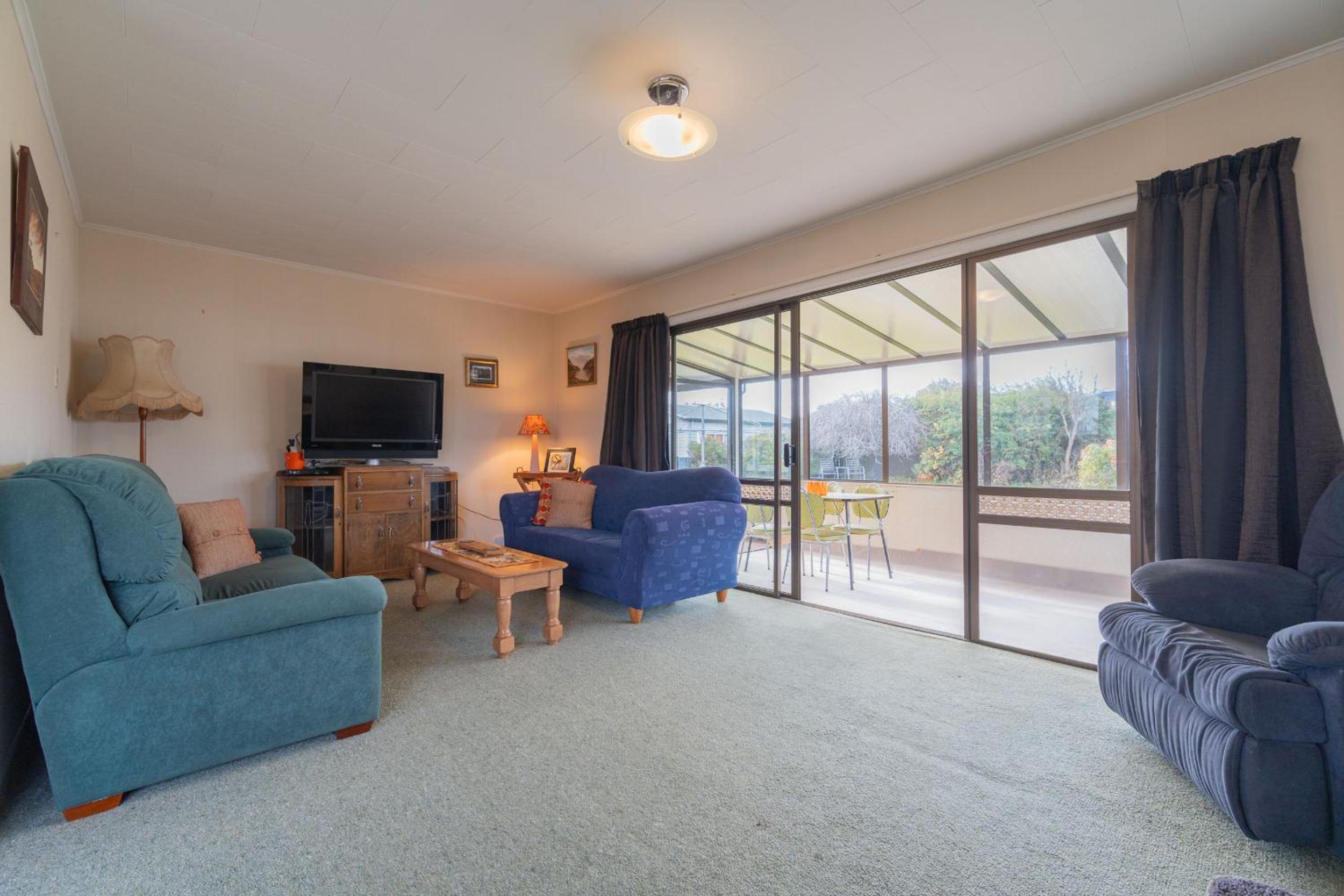 Glenfiddich Lodge - Te Anau Holiday Home view 3