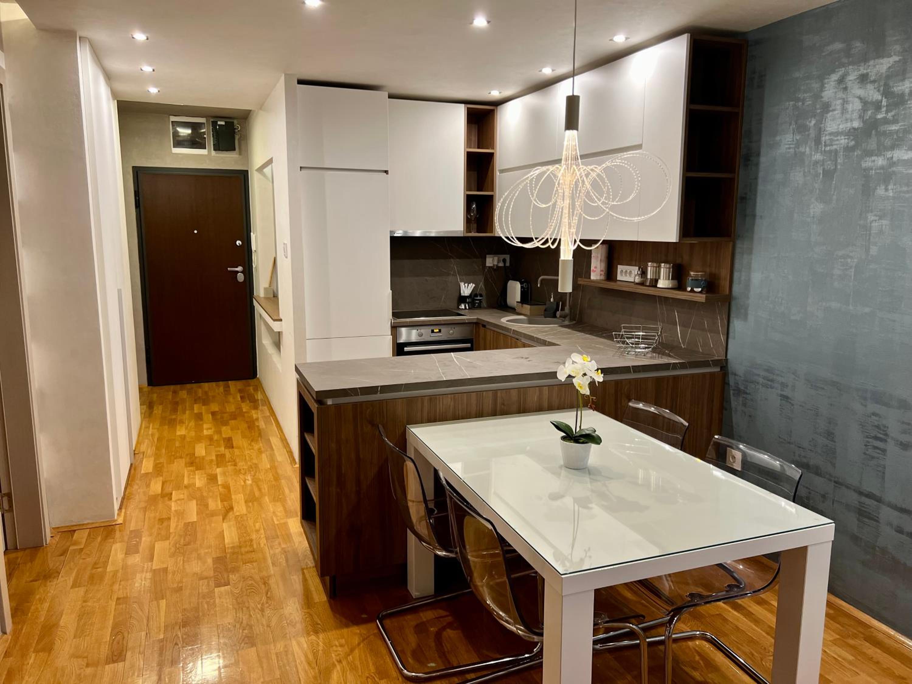 Midtown Boutique Apartment view 2