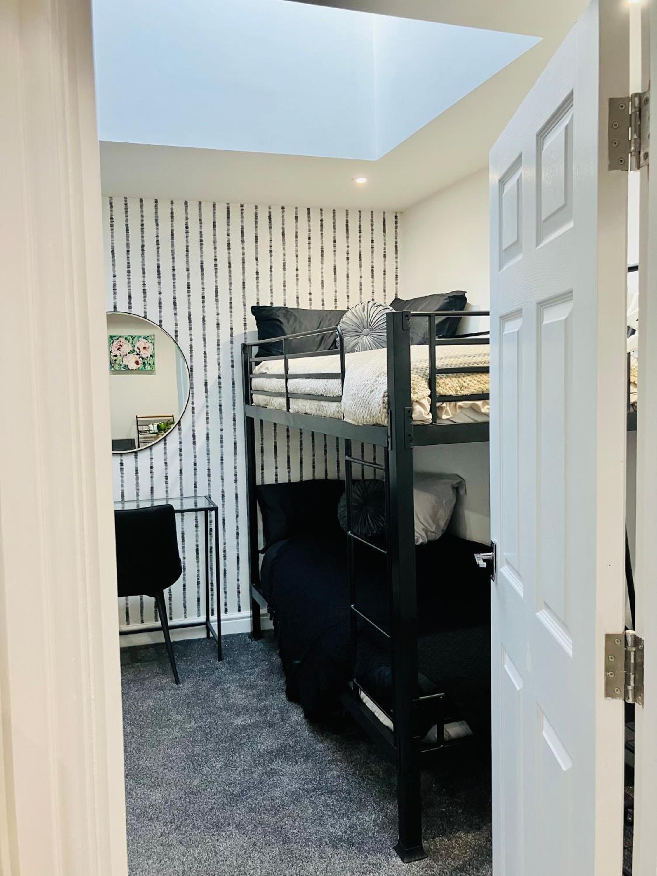 Paradise St Apartment Middle Floor 1 flight of stairs 3 bed 1 bathroom view 4
