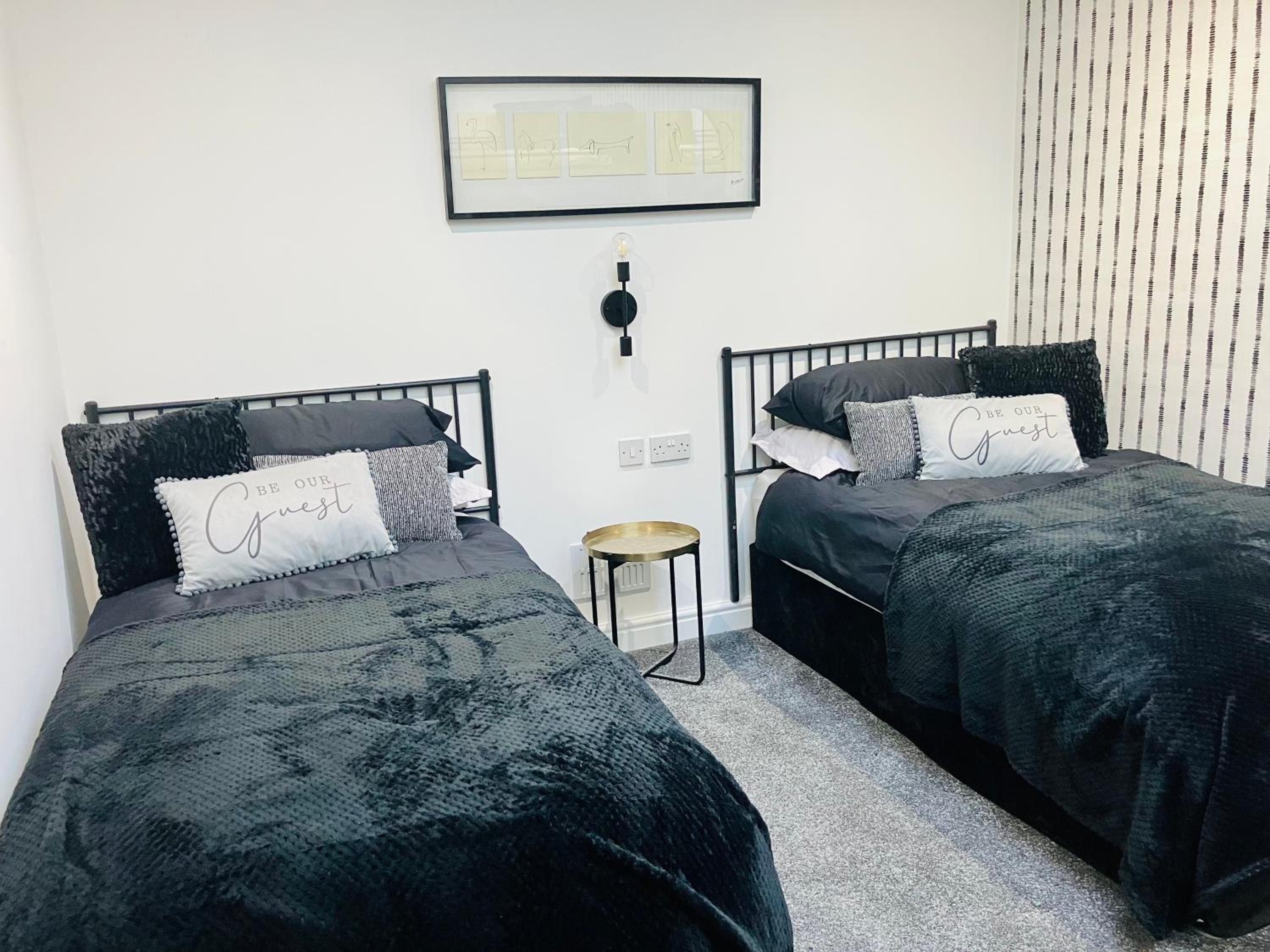 Paradise St Apartment Middle Floor 1 flight of stairs 3 bed 1 bathroom view 3