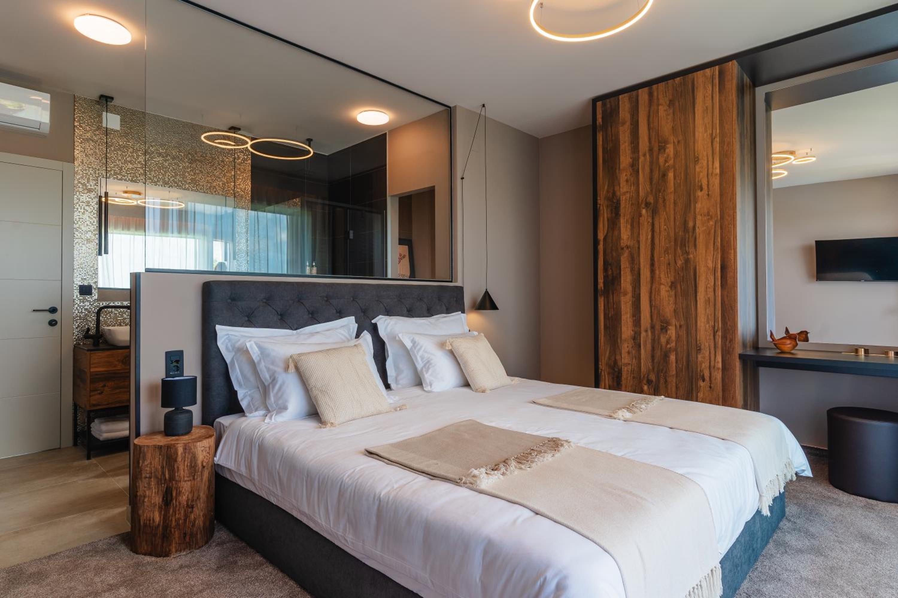 Iris Croatica J - deluxe apartment with shared pool, awarded BEST APARTMENT IN CROATIA 2024