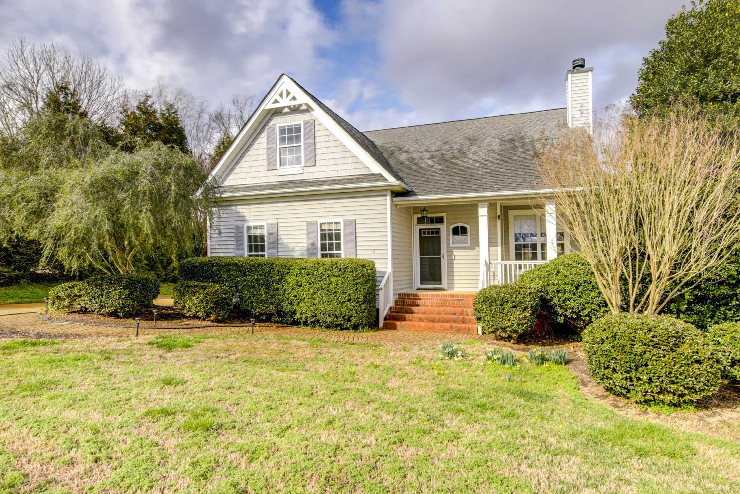 Hotel 5 Bedrooms, 1 Acre Amenityhome With Hot Tub, Massage Chair, Nintendo, Ping-pong Table!