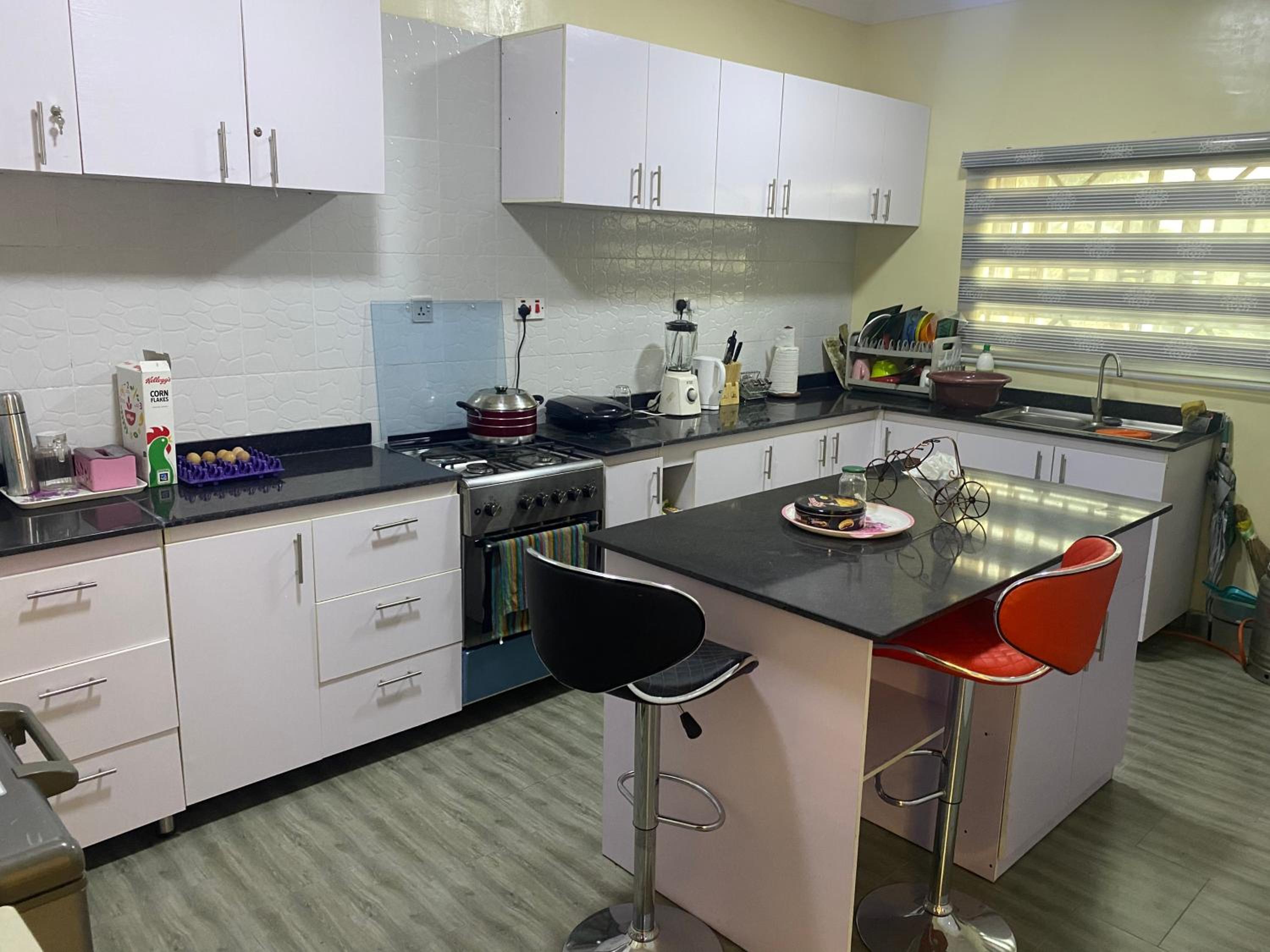 Labi’s place. 1,2 bedrooms apartments beautifully furnished in a secured estate at Adeniyi Jones Ikeja. 24 hrs light, secured apartment,WiFi, fully fitted  view 3