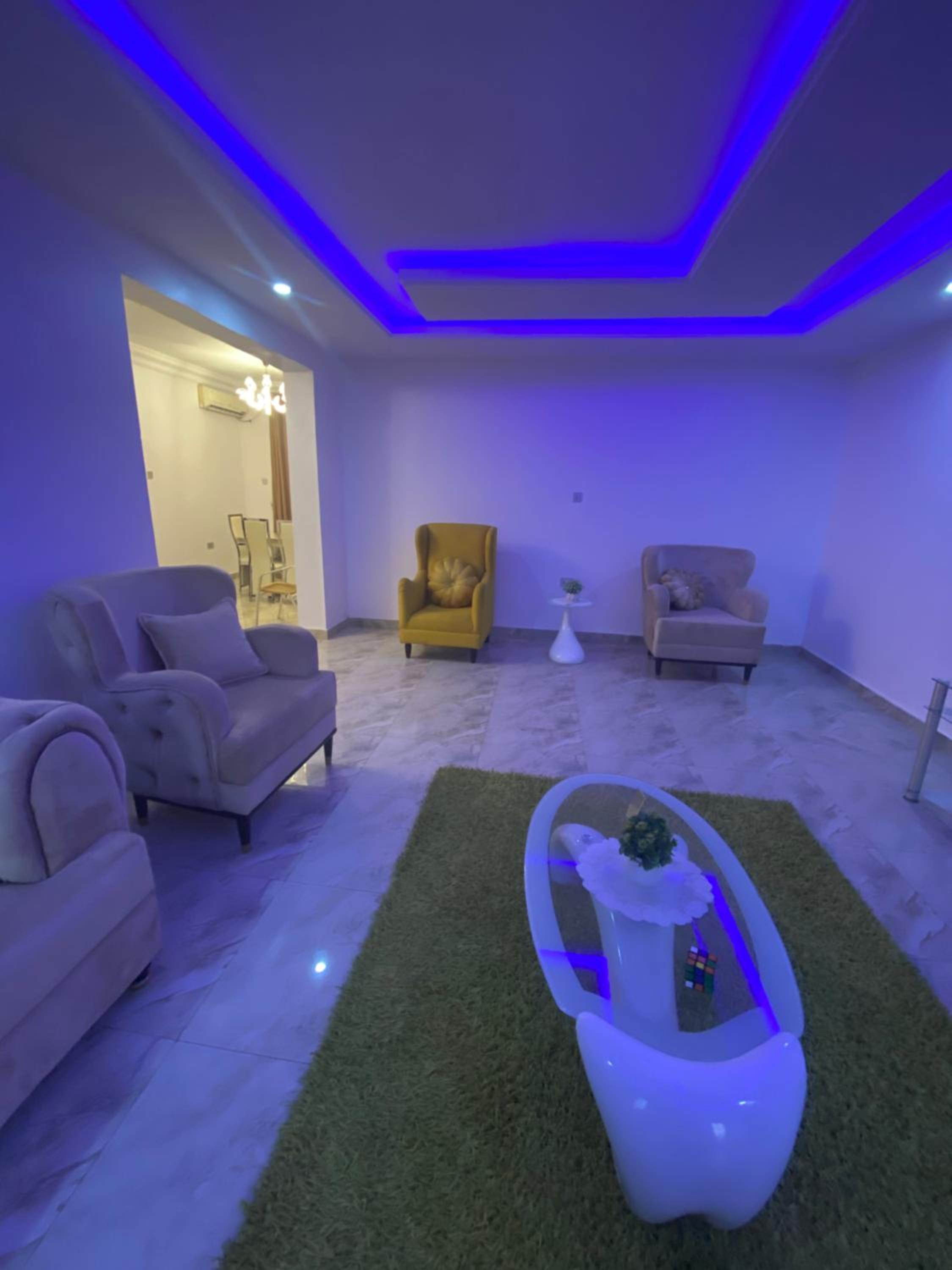 Labi’s place. 1,2 bedrooms apartments beautifully furnished in a secured estate at Adeniyi Jones Ikeja. 24 hrs light, secured apartment,WiFi, fully fitted  view 4