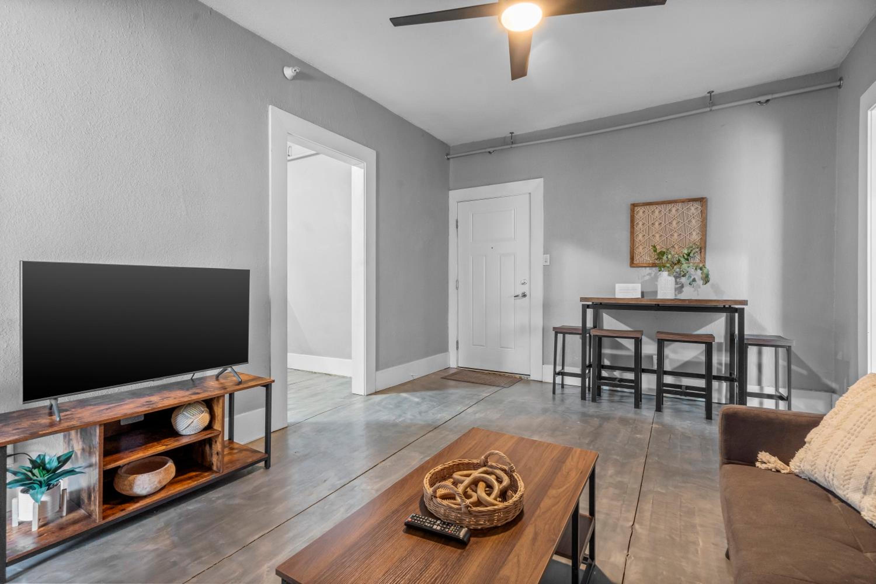 Navarre Apartments